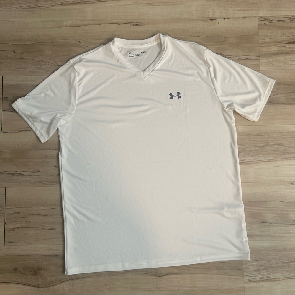 Under Armour White V-Neck Performance Tee Women’s Size Large